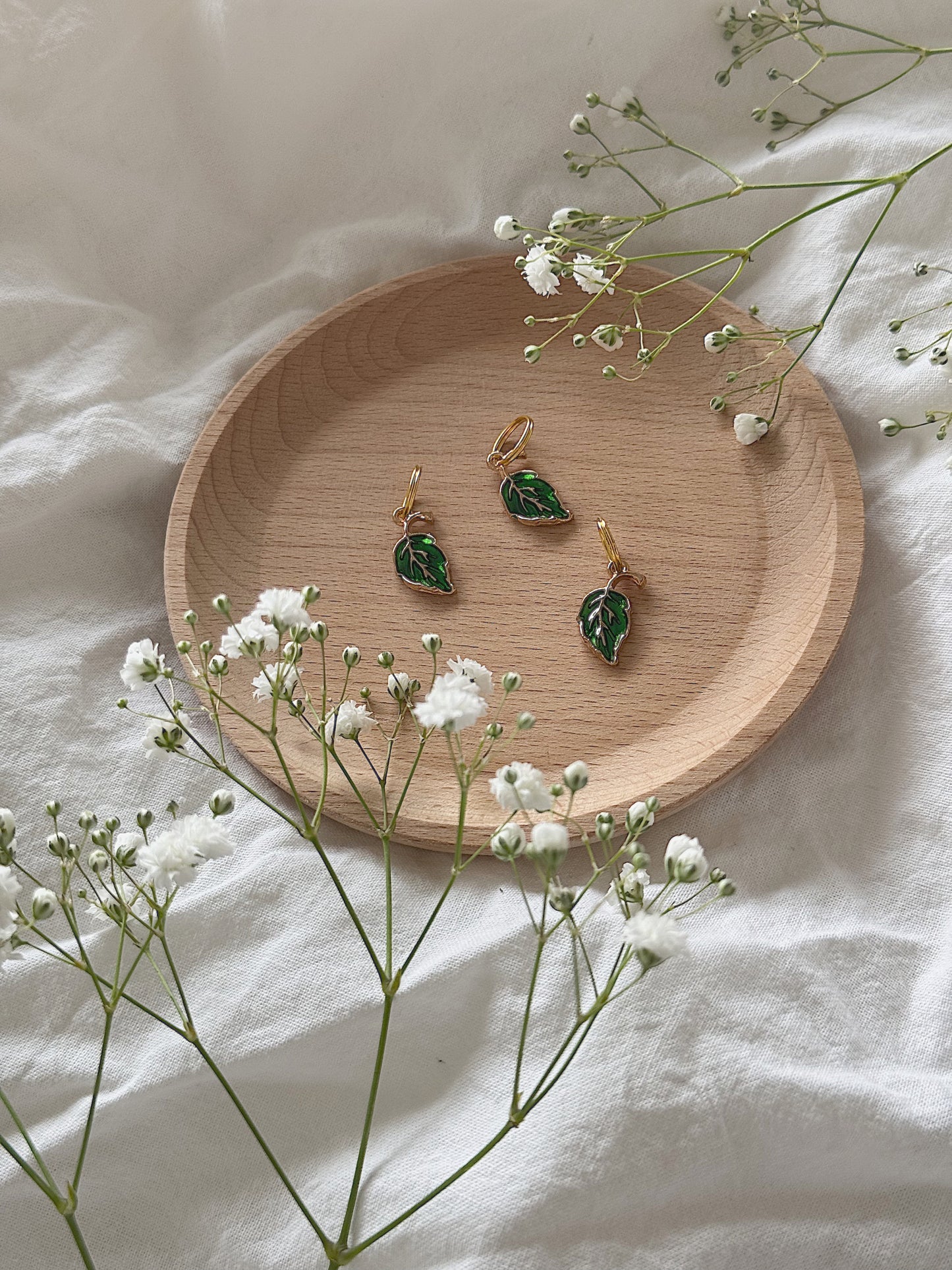 #33 Maskemarkør - Blad med gulldetaljer