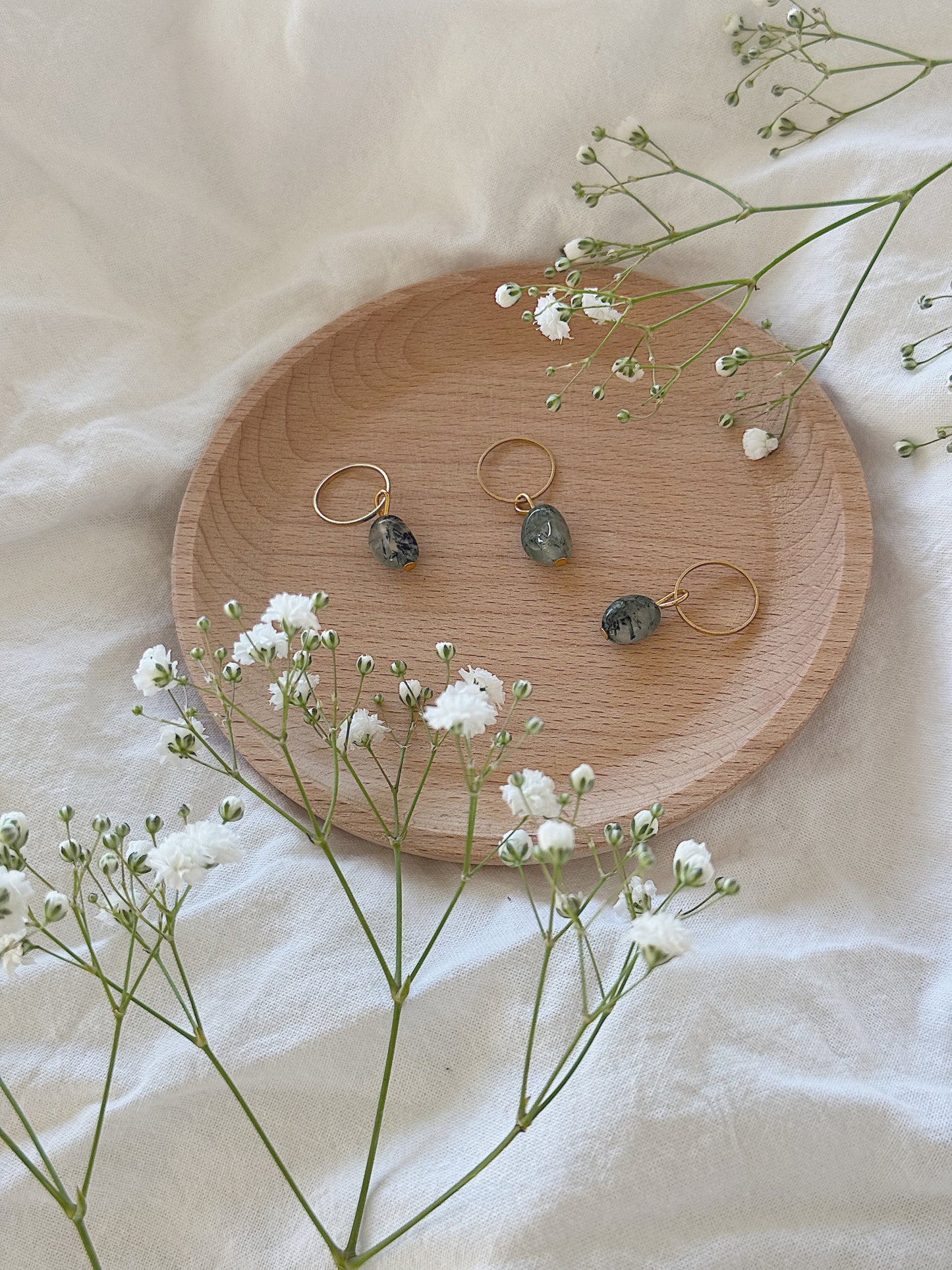 #84 Maskemarkør - Grønnspill perle større ring