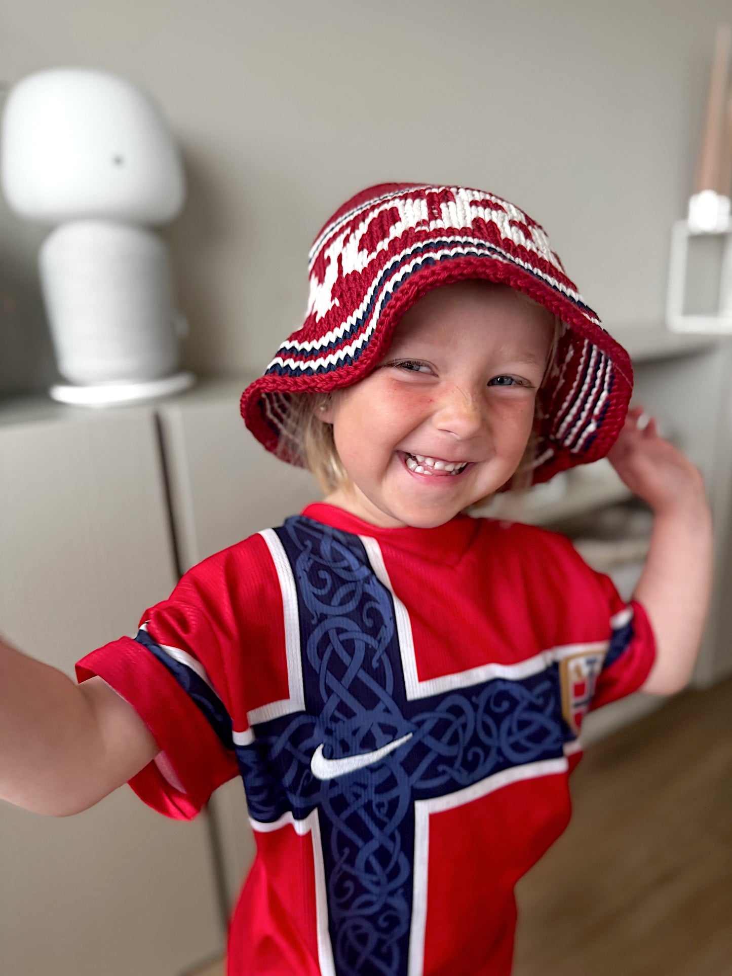Oppskrift - VM-bøttehatt HEIA NORGE! til barn.
