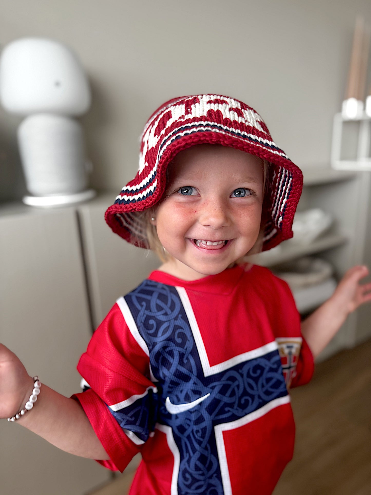 Oppskrift - VM-bøttehatt HEIA NORGE! til barn.